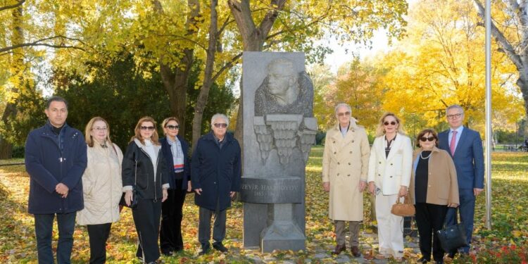 Üzeyir Hacıbəylinin 140 illiyi münasibətilə “Arşın mal alan”ın Vyanada növbəti təntənəsi