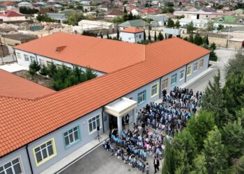 Xəzər rayonunda Heydər Əliyev Fondu tərəfindən yenidən qurulan məktəb istifadəyə verilib