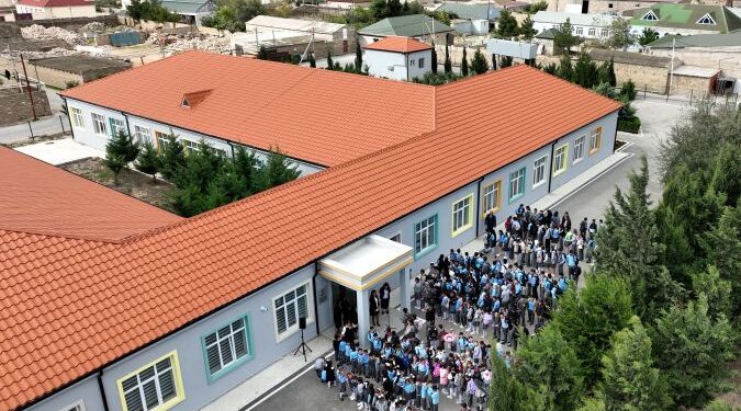 Xəzər rayonunda Heydər Əliyev Fondu tərəfindən yenidən qurulan məktəb istifadəyə verilib