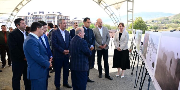 Cəbrayılda Şəhər Günü münasibətilə “Qarabağ – obyektivdən tarixə” adlı fotosərgi açılıb