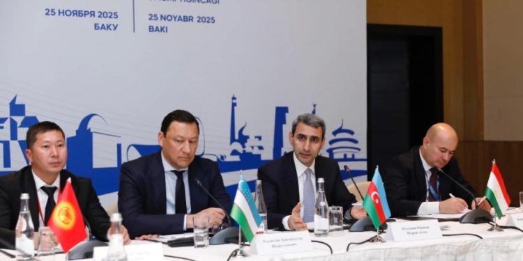 ADY sədri Rövşən Rüstəmov iclasda