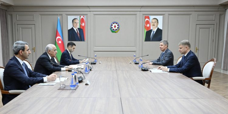 Əli Əsədov Oleq Belozyorovla görüşüb