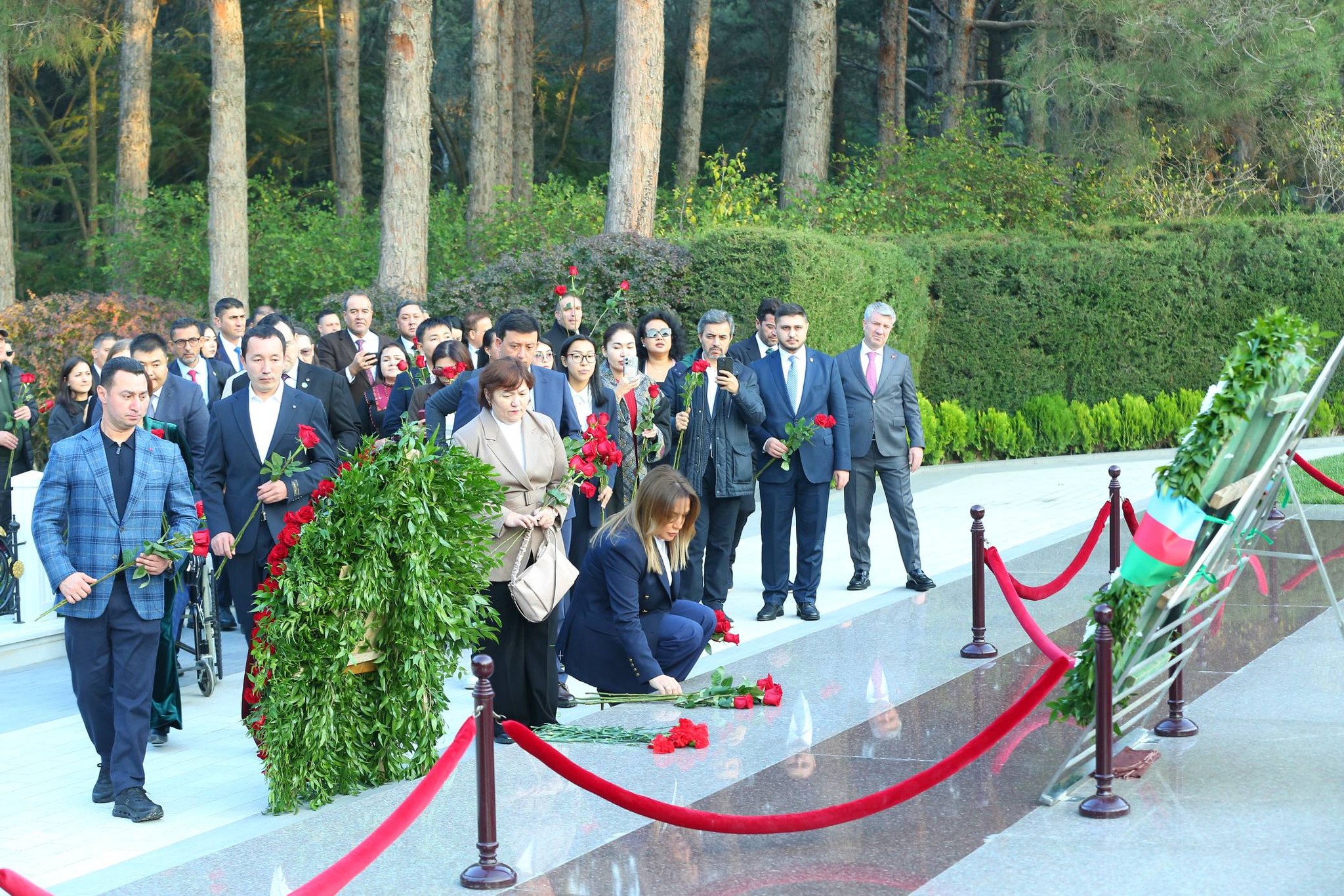Fəxri xiyabanı ziyarət etdilər