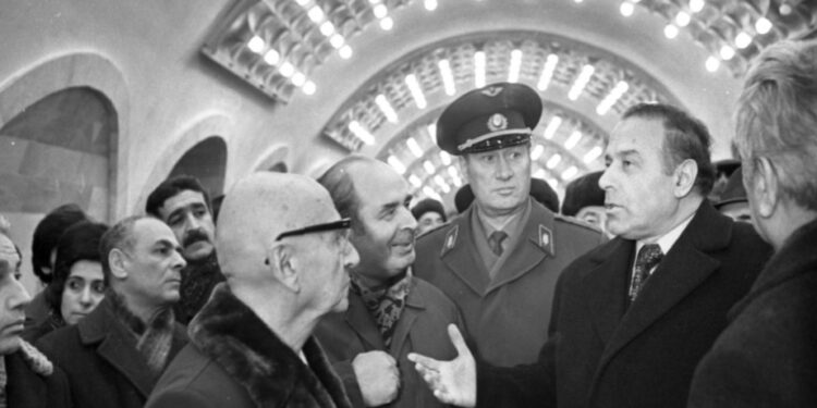 Bu gün metropoliten işçilərinin peşə bayramıdır