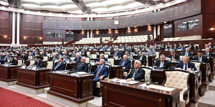Milli Məclisin plenar iclasında 2026-cı ilin dövlət büdcəsi layihəsinin müzakirəsinə başlanılıb