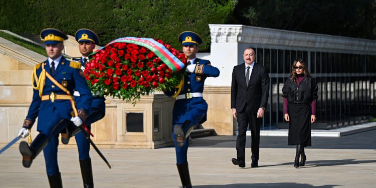 Şəhidlərin xatirəsinə ehtiram