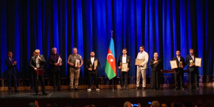 Milli Teatrda “Zəfər mükafatı” təqdim olunub