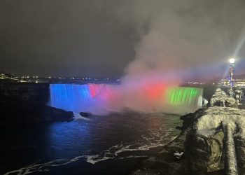 Niaqara şəlaləsi Azərbaycan Bayrağının rənglərində işıqlandırılıb