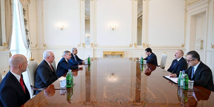 Prezident İlham Əliyev ABŞ-ın İsa Məsihin Sonuncu Gün Müqəddəsləri Kilsəsinin nümayəndə heyətini qəbul edib