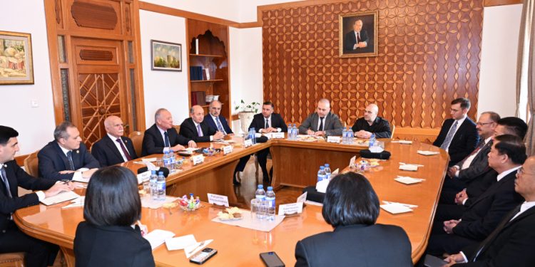 Konstitusiya Məhkəməsində beynəlxalq konfransın iştirakçıları ilə görüş keçirilib