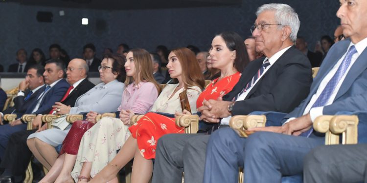 Akademik Musiqili Teatrda “Gülçöhrə və Əsgər” tamaşasının premyerası olub