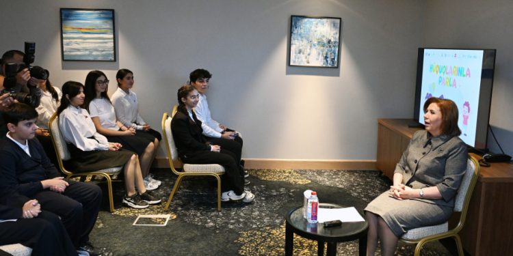 Ailə, Qadın və Uşaq Problemləri üzrə Dövlət Komitəsində uşaqlarla görüş keçirilib