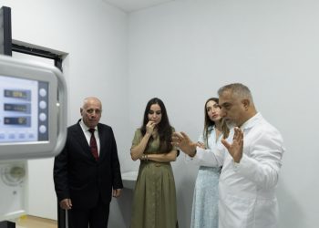 Leyla Əliyeva və Alena Əliyeva Baytarlıq Klinikası ilə tanış olublar