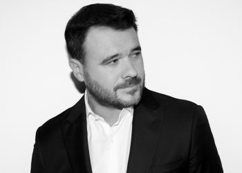 Emin “Ağ-qara filmlərin qəhrəmanları” albomunu buraxıb