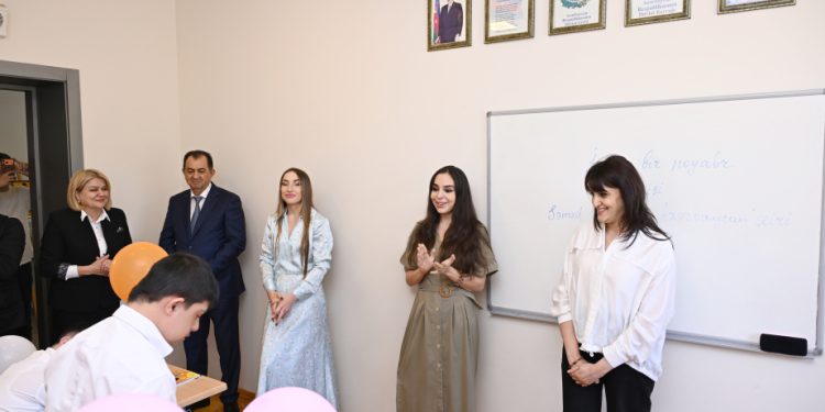 Leyla Əliyeva və Alena Əliyeva Lənkəranda internat məktəbində olub