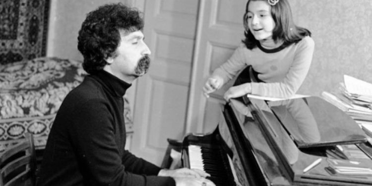 Vaqif Mustafazadənin həyatı: Ürək tutmasından vəfat etdi