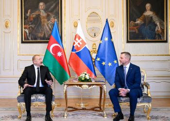 Prezident slovakiyalı həmkarı ilə təkbətək görüşdü