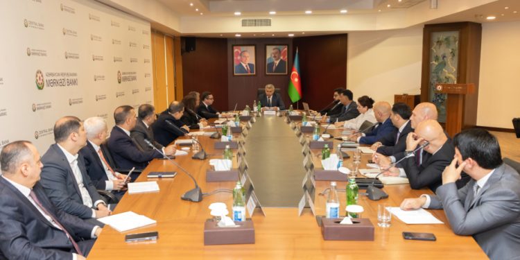 AMB baş direktoru Fuad İsayev görüş keçirib