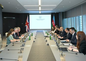 Mikayıl Cabbarov Lord Con Olderdaysla görüşüb