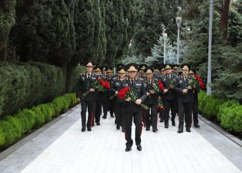 Dövlət Xidmətinin əməkdaşları Fəxri xiyabanda