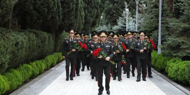 Dövlət Xidmətinin əməkdaşları Fəxri xiyabanda