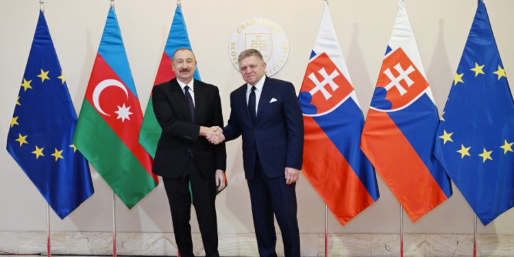 İlham Əliyev Slovakiyanın Baş naziri ilə görüşüb