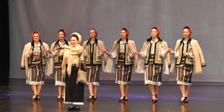 Musiqili Teatrda Rumıniya folklor gecəsi keçirilib