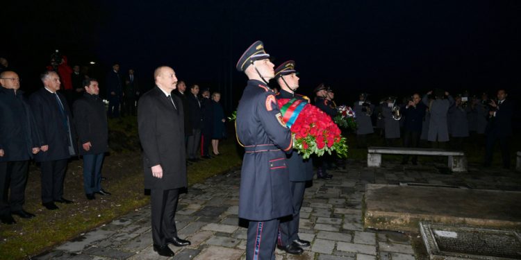 Prezidentlər “Azadlıq Qapısı” abidəsini ziyarət etdi