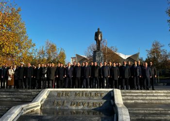 Deputatlar Türkiyədə Heydər Əliyevin abidəsini ziyarət etdilər