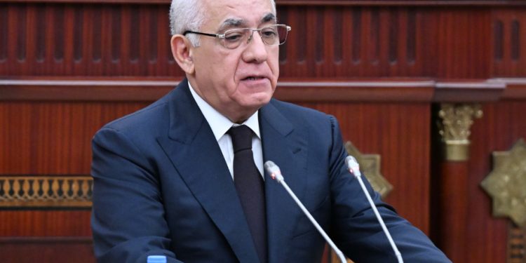 Baş nazir parlamentdə çıxış edib