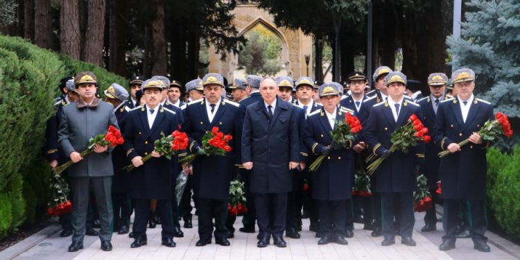 Prokurorluq əməkdaşları Fəxri xiyabanda