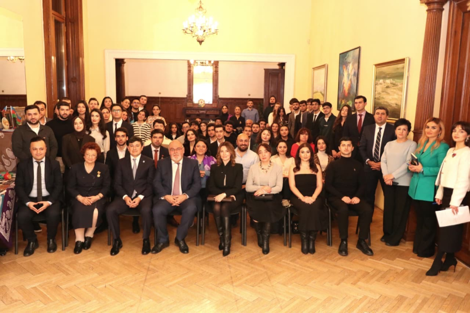 Macarıstanda yaşayan soydaşlarımızla görüş