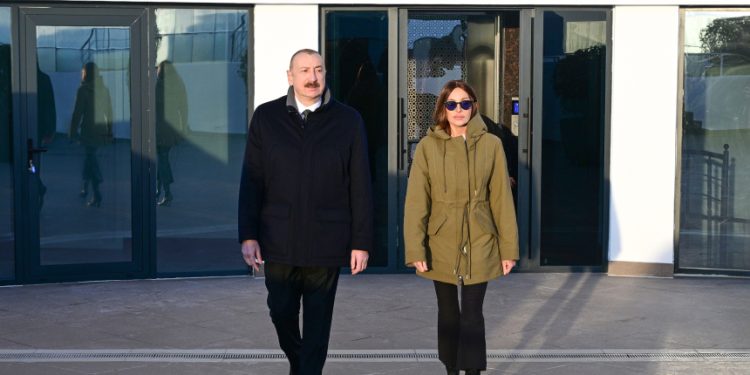 Prezidentlə xanımı Xankəndidə Zəfər parkının açılışında