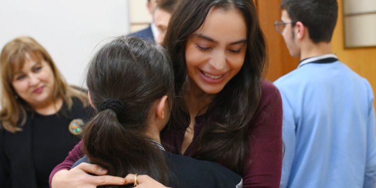 Leyla Əliyeva, Arzu Əliyeva və Alena Əliyeva internat məktəbində olublar