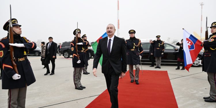 Prezidentin Slovakiyaya rəsmi səfəri başa çatıb