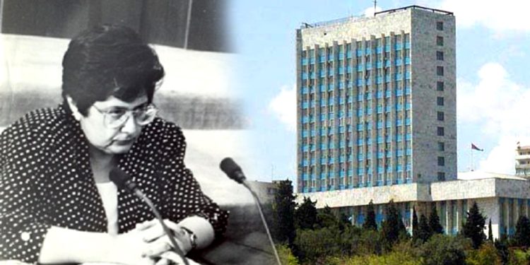 Parlamentə ilk rəhbərlik edən xanım – Elmira Qafarova