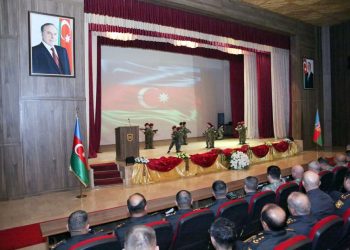 Əlahiddə Ümumqoşun Ordunun yaradılmasının ildönümüdür