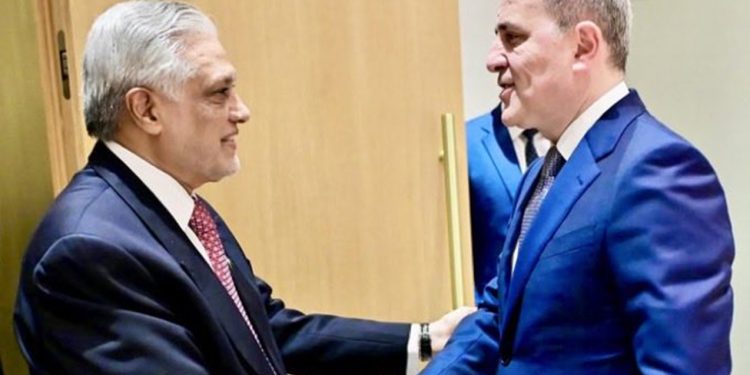 Ceyhun Bayramov pakistanlı həmkarı ilə görüşdü