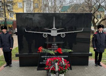 Qroznıda AZAL-ın təyyarə qəzası qurbanlarının xatirə lövhəsi açılıb