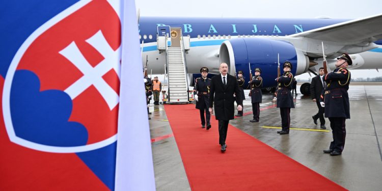 İlham Əliyev Slovakiyaya rəsmi səfər edib