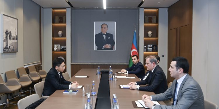 Ceyhun Bayramov Tailandın Kral Prajadhipok İnstitutunun Baş katibi ilə görüşdü