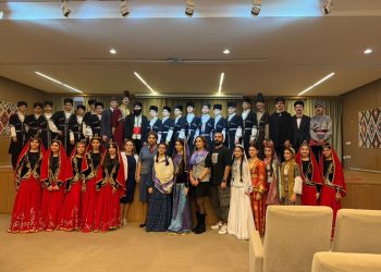 “Arşın mal alan” operettası və “O olmasın, bu olsun” məktəblilərin təqdimatında