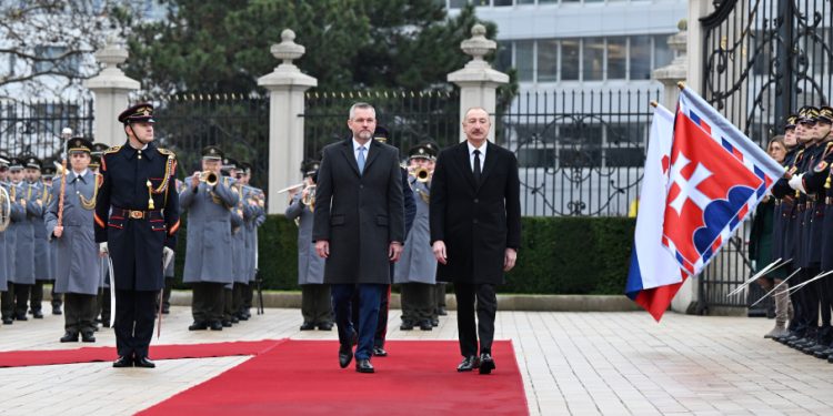 Prezidentin Bratislavada rəsmi qarşılanma mərasimi olub