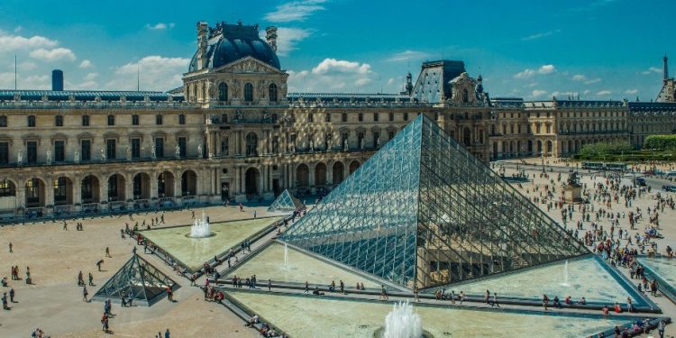 Bağlanan Luvr muzeyi haqqında maraqlı bilgilər