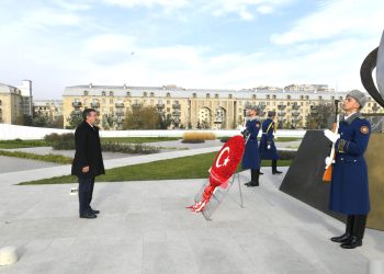 Türkiyənin vitse-prezidenti Zəfər parkında