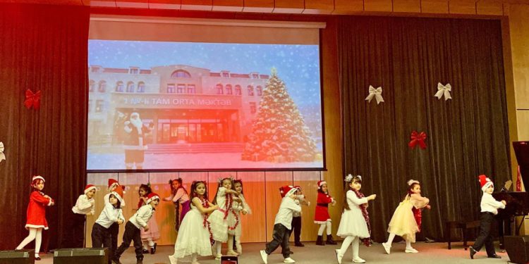 Şuşa məktəbliləri Yeni il bayramını qeyd ediblər