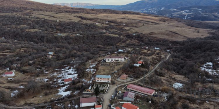 Prezident İlham Əliyev Ağdərə rayonunun Çapar kəndində görülmüş işlərlə tanış olub