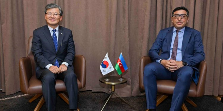 Fərid Qayıbov Koreya səfiri ilə görüşüb