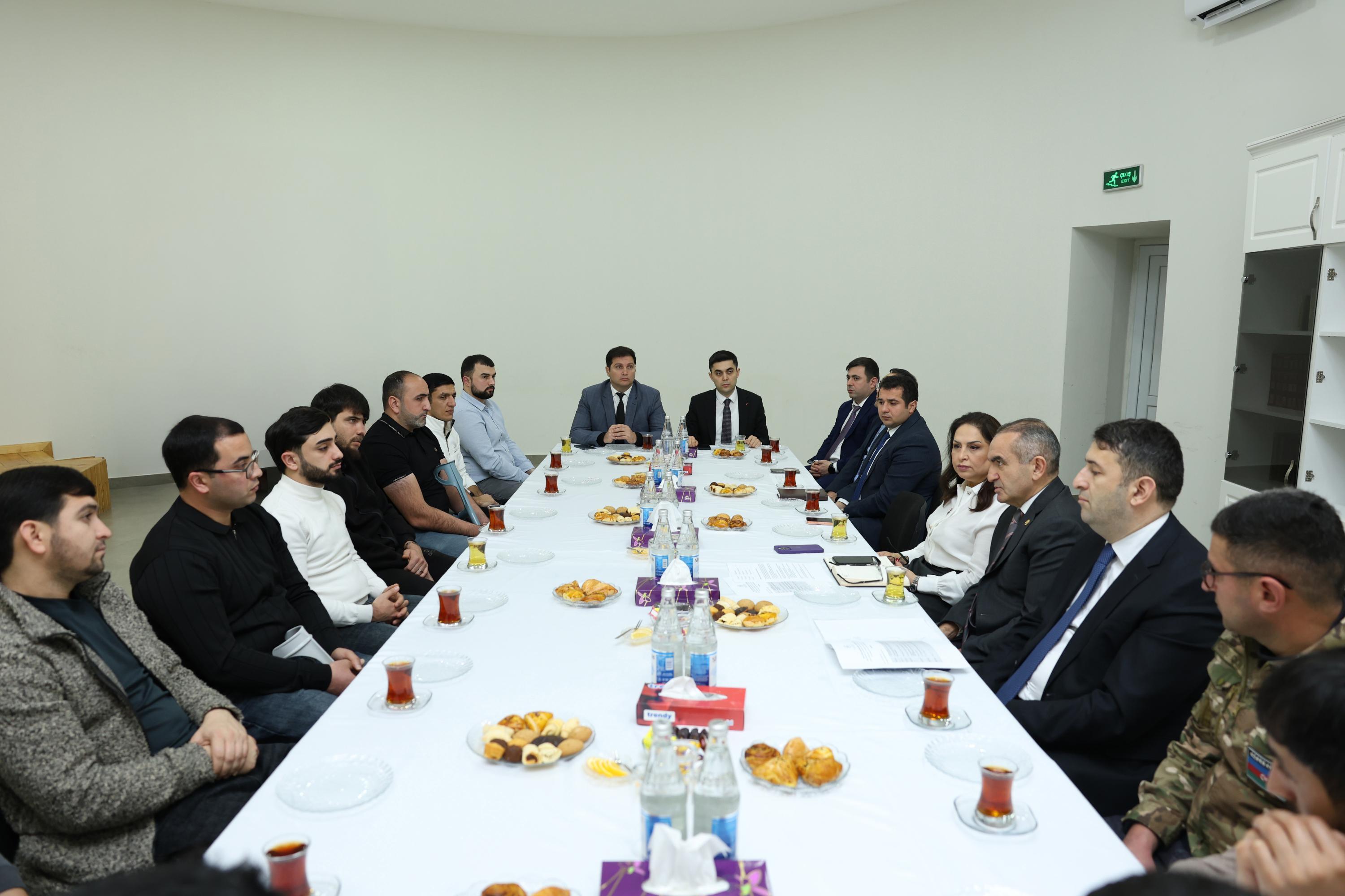 Müharibə ilə əlaqədar əlilliyi olan şəxslərlə görüş keçirilib
