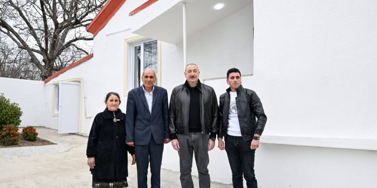 İlham Əliyev Ağdərə rayonunun Çıldıran kəndində görülmüş işlərlə tanış olub